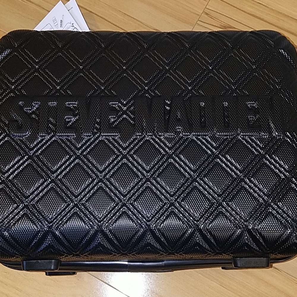 NWT Steve Madden Karisma Cosmetic Case - Picture 2 of 13